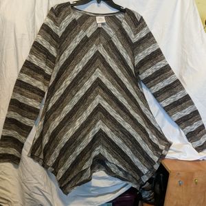 Knox Rose size L v neck tunic